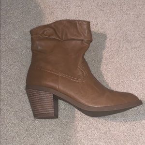 Low brown cowboy boots. Brand new!